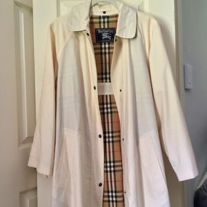 Burberry vintage lightweight raincoat